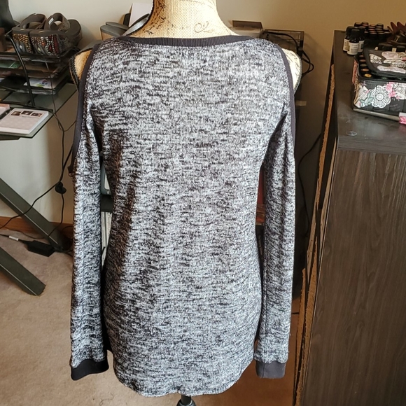 Maurices cold shoulder tunic size Medium - Picture 4 of 10